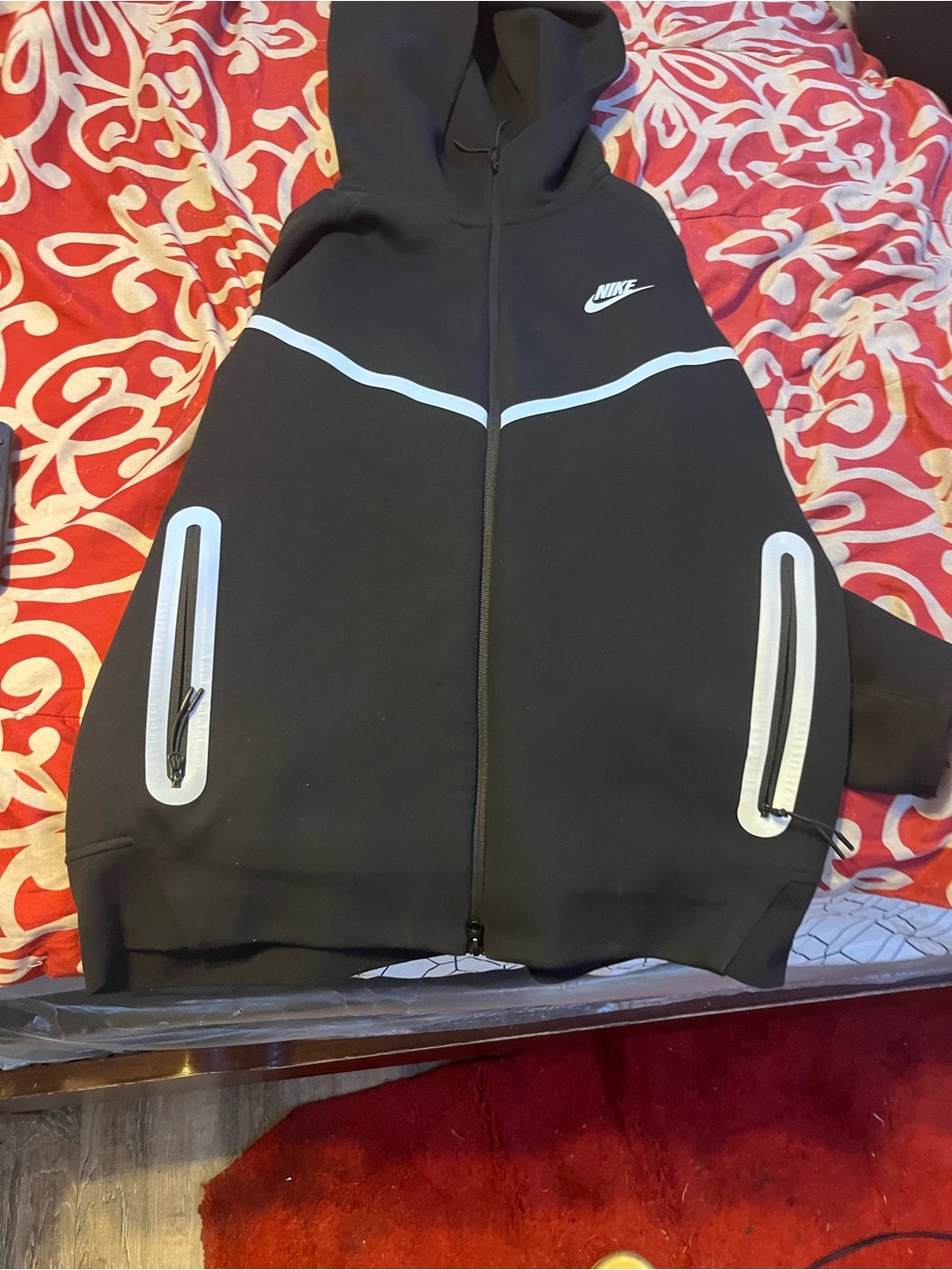 Nike tech reflected black